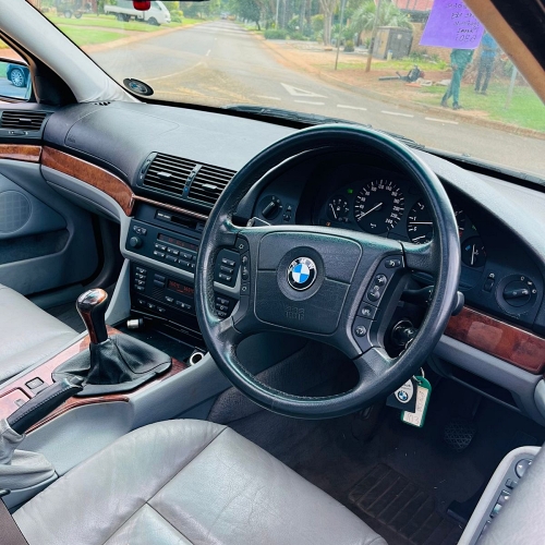 2001 BMW 530i – Sunroof