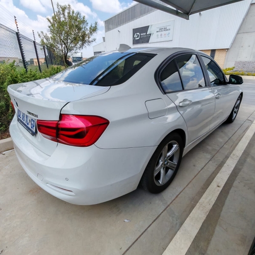 2015 BMW 320i F30 A/T