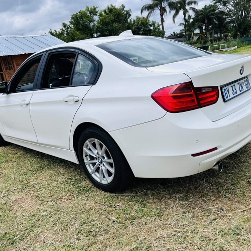 2012 BMW 320i F30