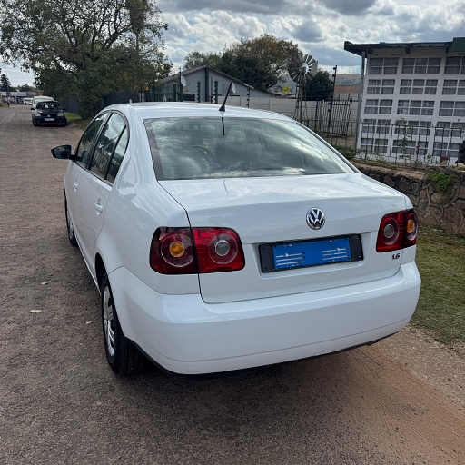 Volkswagen Polo 1.6 Sedan Comfortline