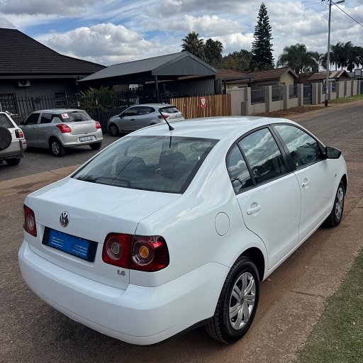Volkswagen Polo 1.6 Sedan Comfortline