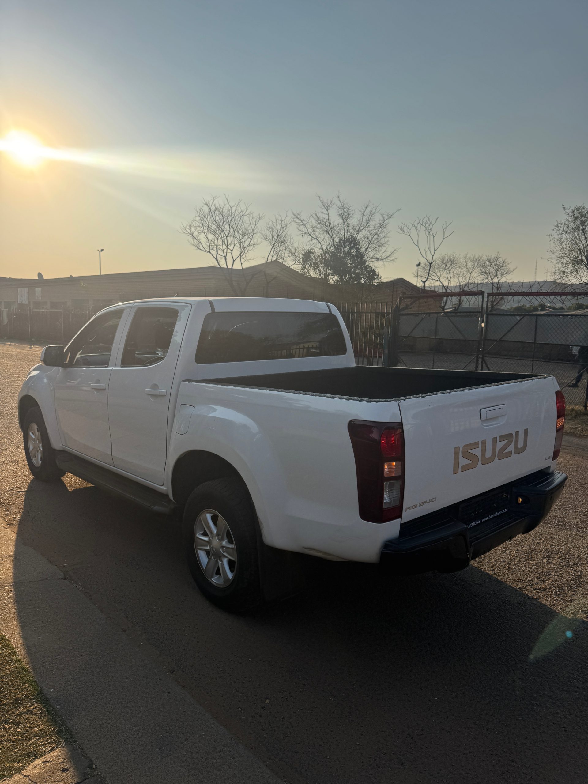 Isuzu KB 240i LE Double Cab