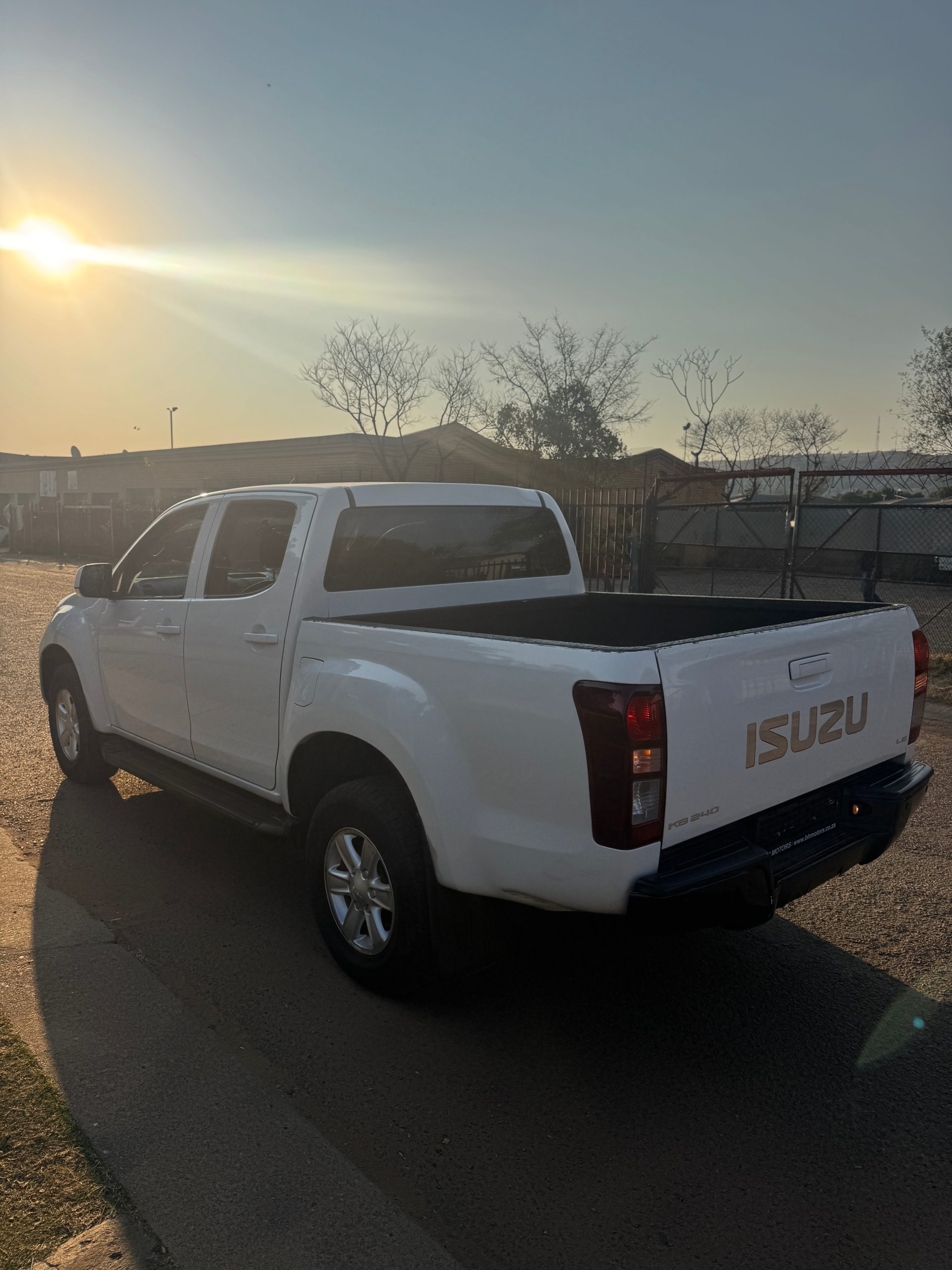 Isuzu KB 240i LE Double Cab