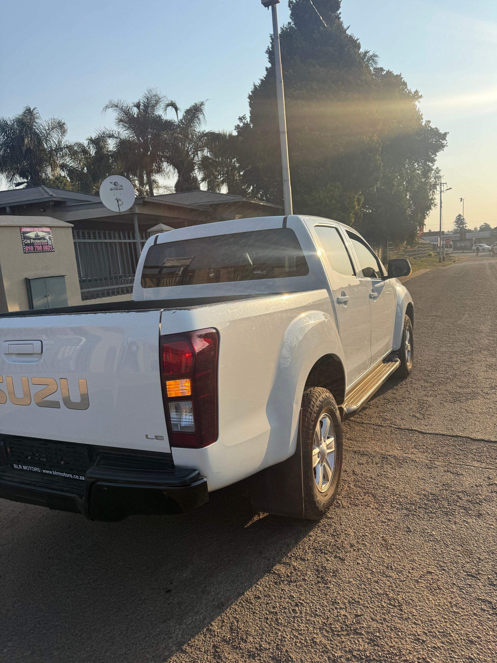 Isuzu KB 240i LE Double Cab