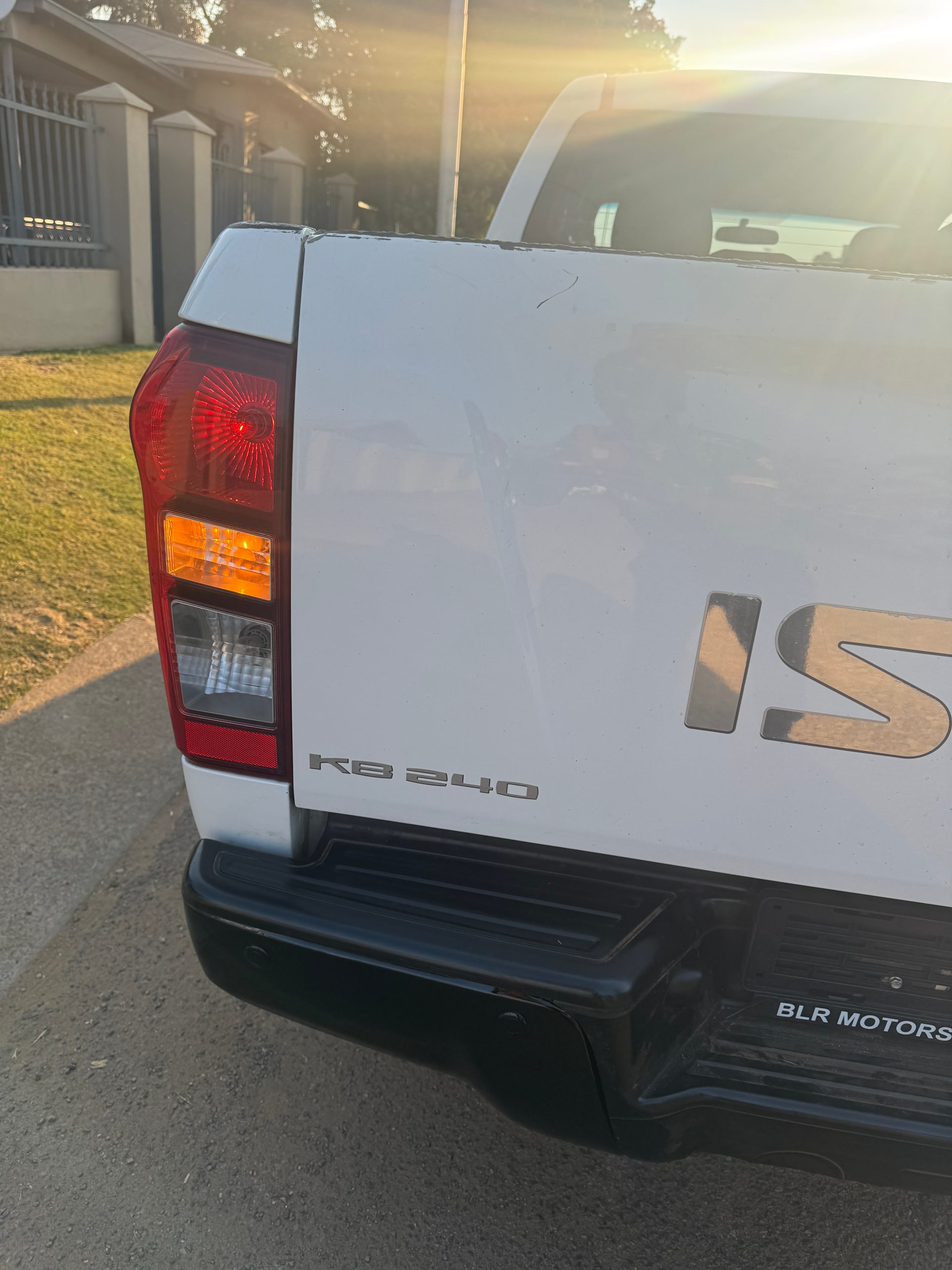 Isuzu KB 240i LE Double Cab