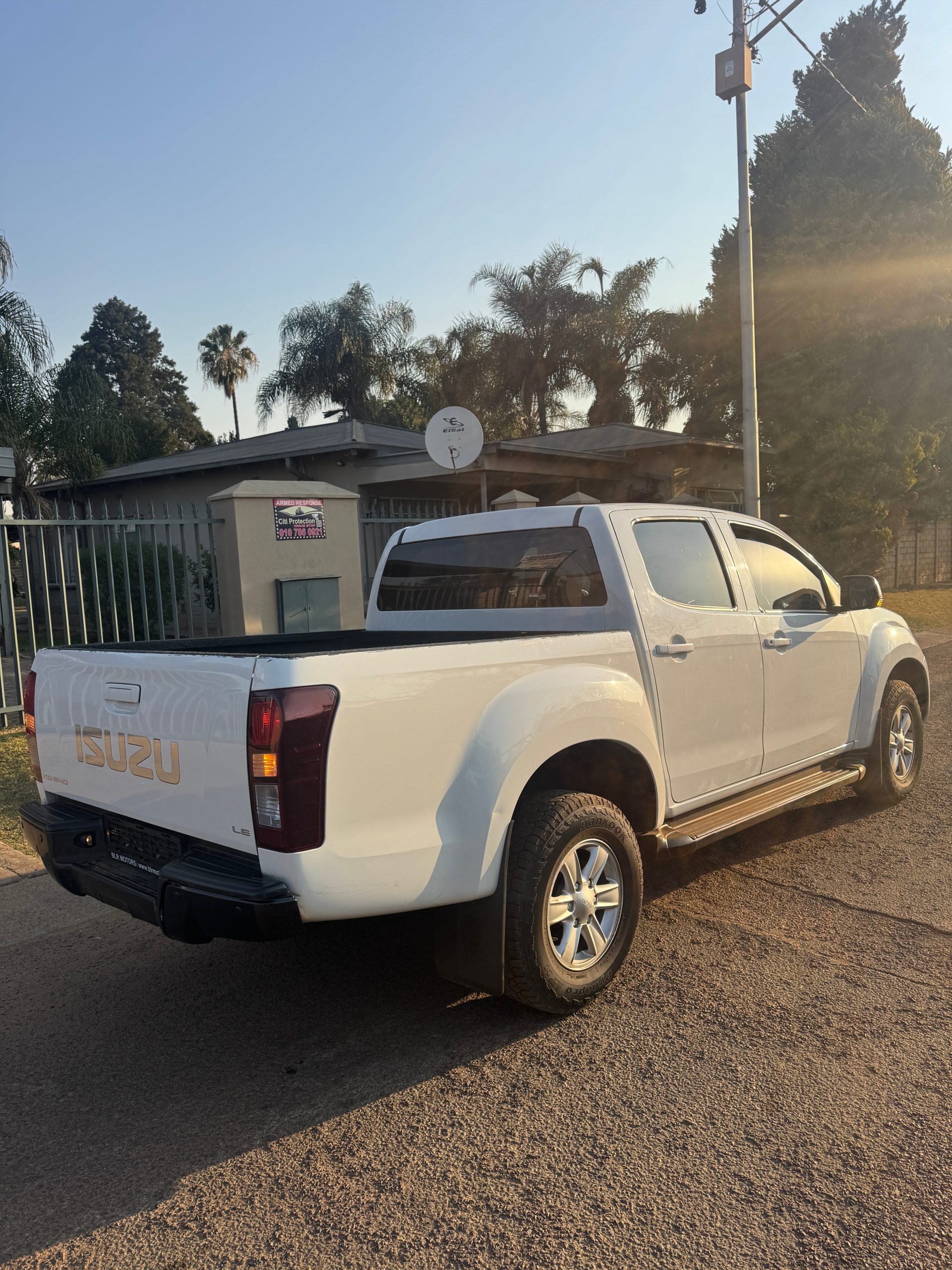 Isuzu KB 240i LE Double Cab